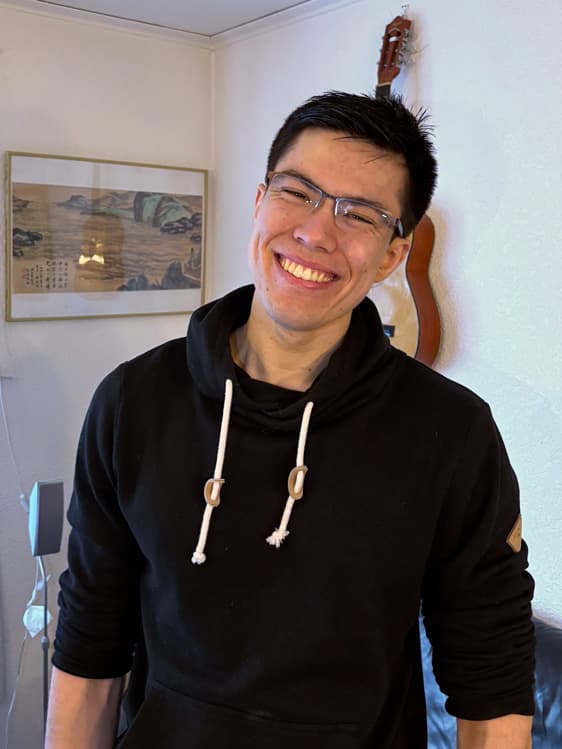 Jonas Hulthén smiling in a black hoodie - Software Engineer at Nordnet and Public Speaker