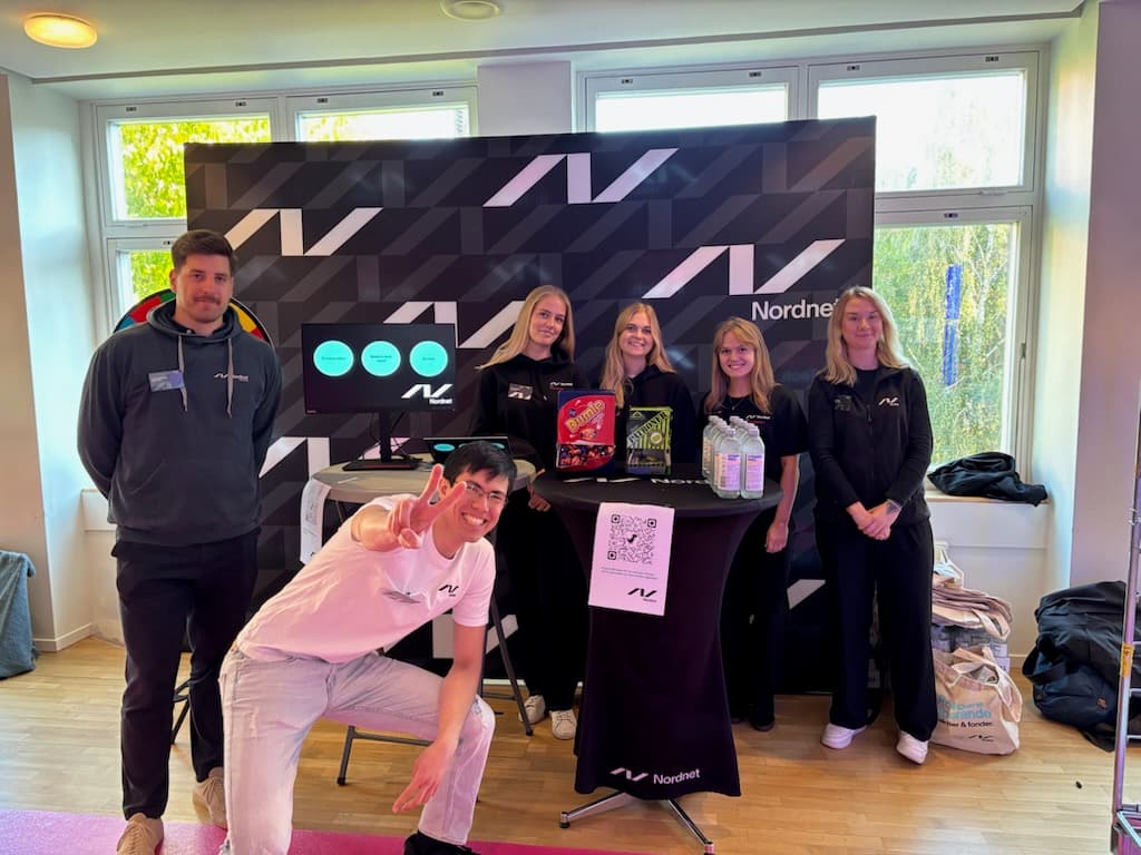 The team repping Nordnet at a KTH career fair